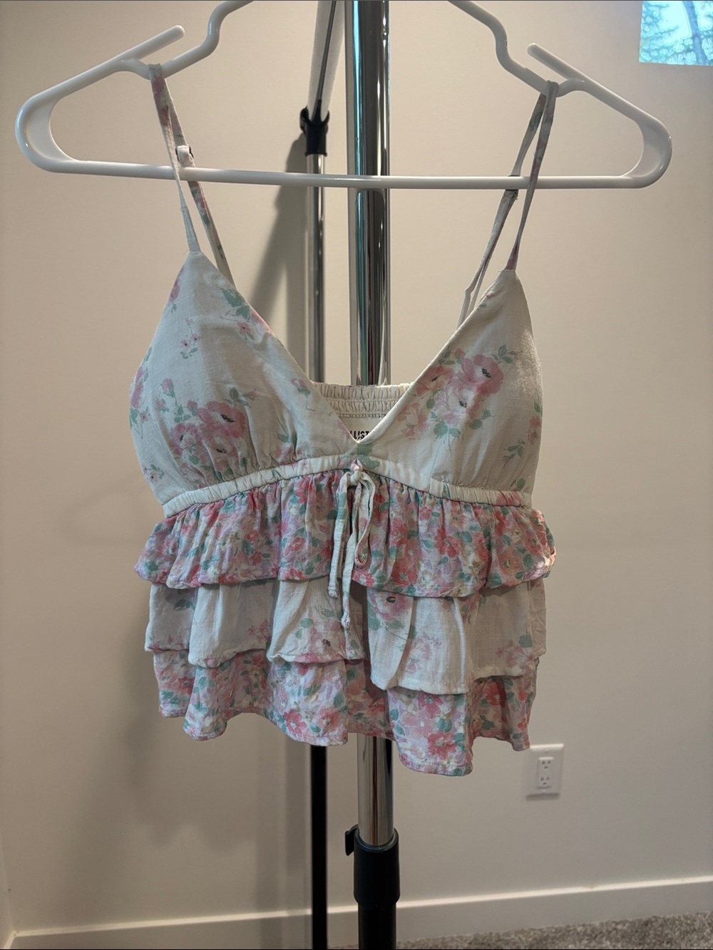 Hollister Floral Ruffle Spaghetti-Strap Camisole - White & Pink